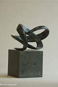 fotodocument bronzen beeld kleine bijna knoop